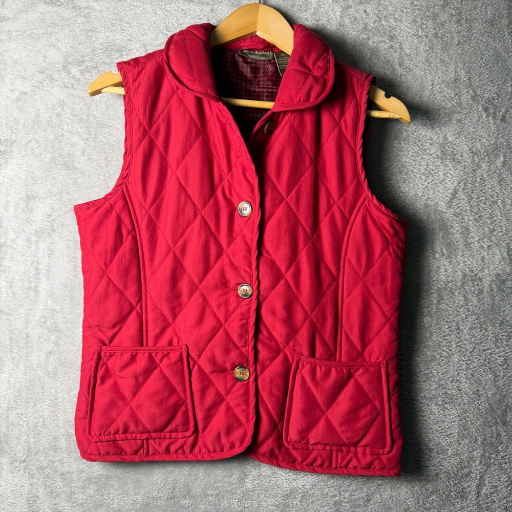 Jane Ashley Quilted Scarlet/red quilted Vest - size Small